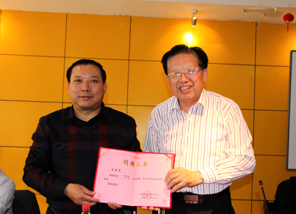劉書華董事長參加“洪澤縣愛心助學(xué)基金會”資助活動 劉書華董事長參加“洪澤縣愛心助學(xué)基金會”資助活動