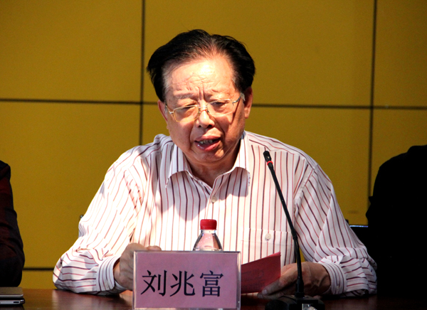 劉書華董事長參加“洪澤縣愛心助學(xué)基金會”資助活動 劉書華董事長參加“洪澤縣愛心助學(xué)基金會”資助活動