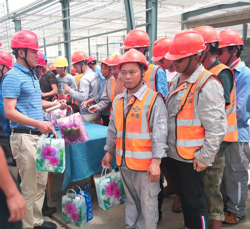 盛夏酷暑送清涼 高溫慰問(wèn)暖人心 盛夏酷暑送清涼 高溫慰問(wèn)暖人心