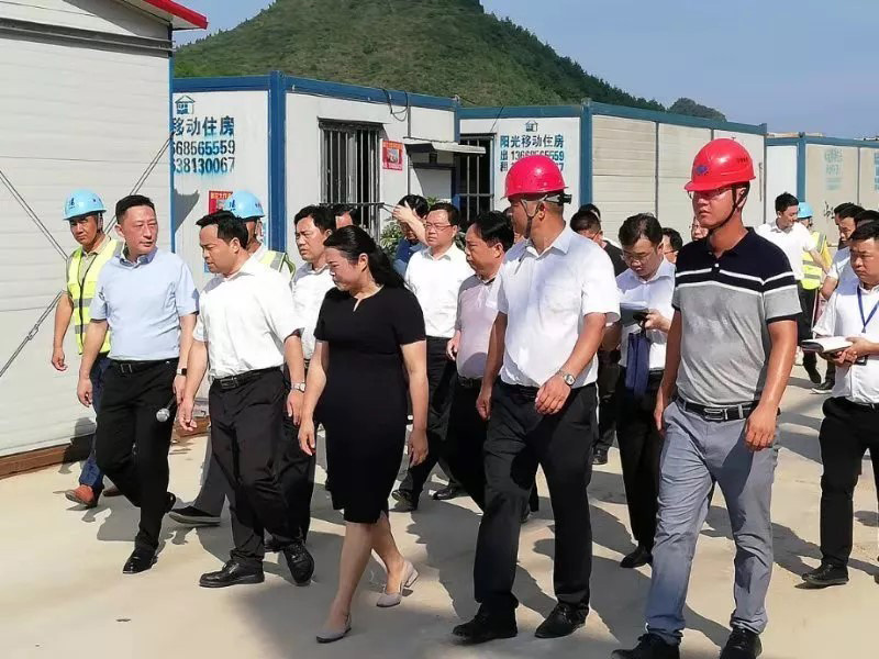 銅仁市市委書記及四套班子領(lǐng)導(dǎo)到銅仁(萬山)物流園項(xiàng)目視察 銅仁市市委書記及四套班子領(lǐng)導(dǎo)到銅仁(萬山)物流園項(xiàng)目視察