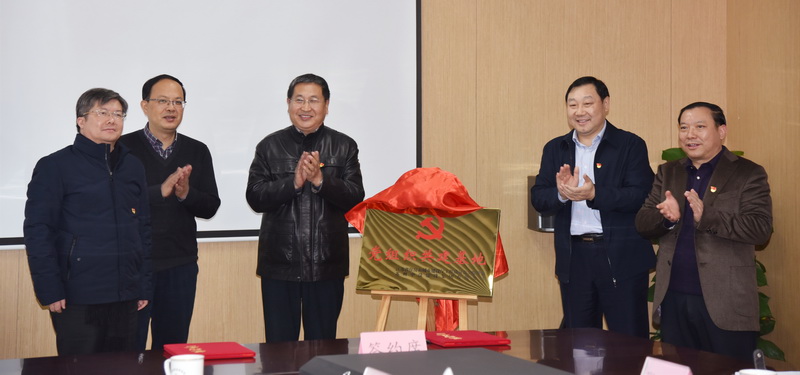 省住建廳領(lǐng)導(dǎo)蒞臨我司開(kāi)展黨建共建活動(dòng) 觀摩項(xiàng)目工地黨組織建設(shè)