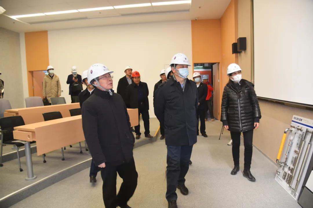 扎實推進南大蘇州校區(qū)高水平建設 南京大學黨委書記胡金波一行蒞臨集團公司南大蘇州校區(qū)施工現(xiàn)場調研