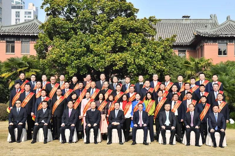 蘇州中設(shè)建設(shè)集團黨委書記、董事長劉書華榮獲第十一屆中國公益節(jié)“2021年度公益人物獎”